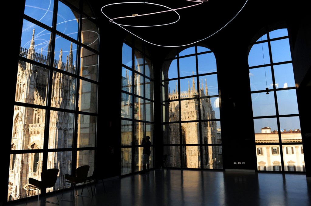 The top floor of Milan's Museo del Novecento, from where you have a wonderful view over the cathdral square. The museum houses Italian art of the 20th century, including works by De Chirico, Manzoni, Carrà and many others.