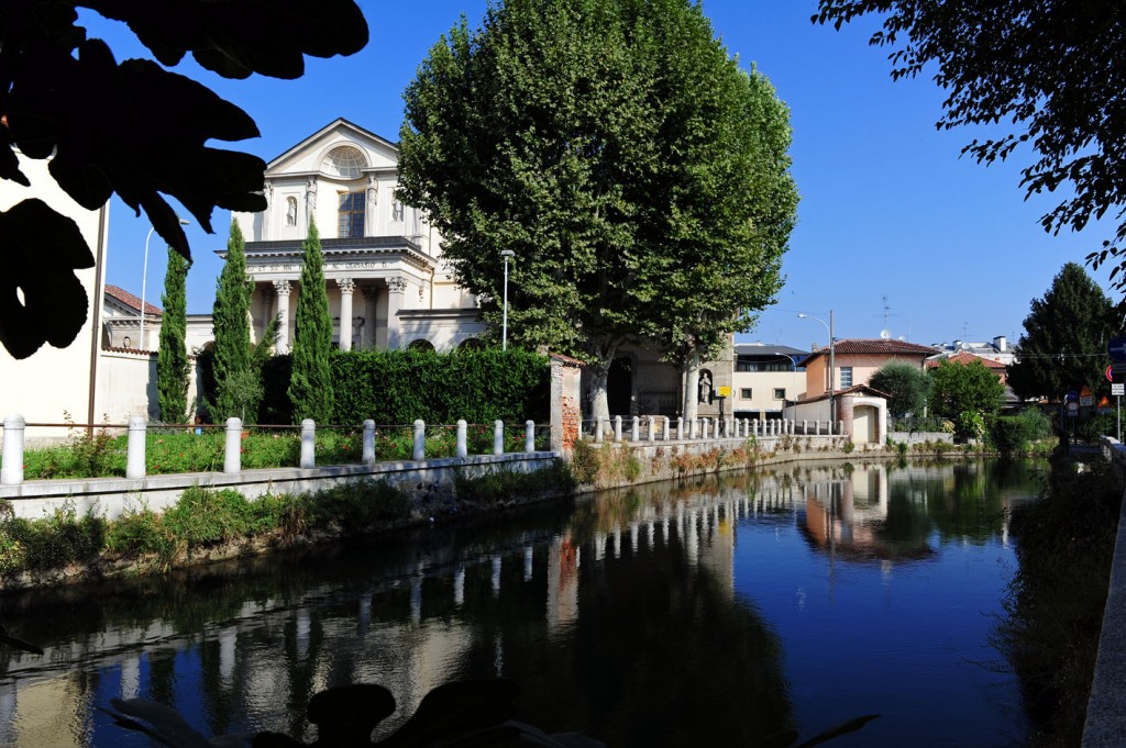 The Naviglio della Martesana, the least-known of the canals of Milan. It starts nearby the Stazione Centrale and flows through some lovely little towns, all the way to the Adda river.