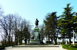 Piazzale Roma Park - Raphael's Statue (1)