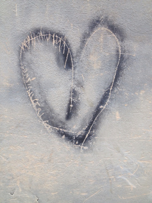 heart graffiti Italy