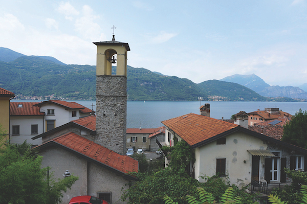 Travelling by train Lake Como