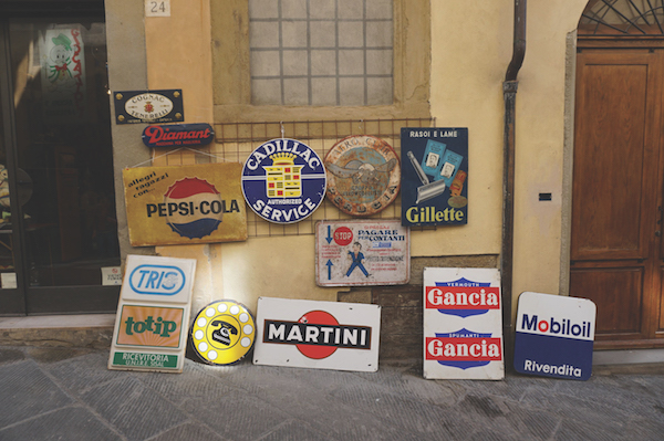 signs for sale in Arezzo