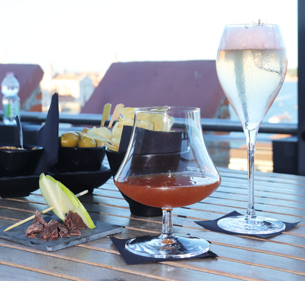 Drinks-at-Hilton-Molino-Stucky-Skyline-Rooftop-bar
