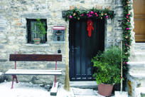 christmasfrontdoor©iStock204px