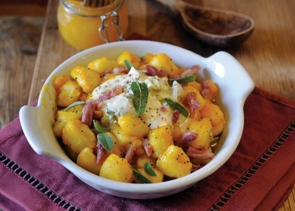 Gnocchi with gorgonzola and pancetta topping