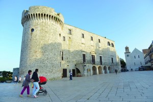 *1. Conversano, Piazza Castello © Jane Gifford 2013