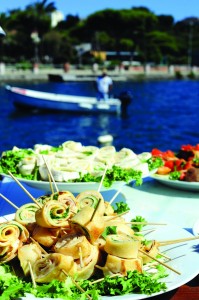 Finger food on bord of the Asteco e Cielo trimaran, on Lake Miseno