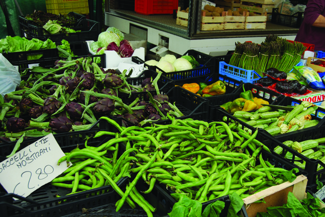 Tuscan tastes of spring - artichokes, peppers, asparagus, courgettes... and lots of broad beans.