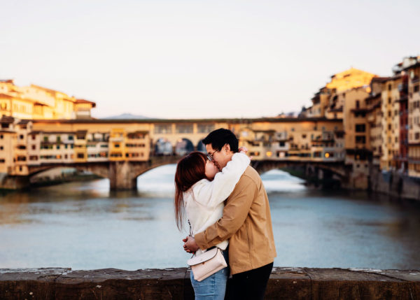 Couple kissing on Ponte Santa Trinita bridge