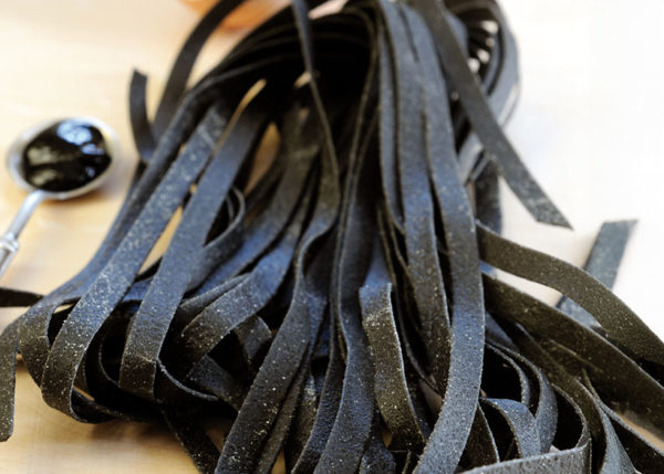Cuttlefish ink-flavoured tagliatelle (black, uncooked)
