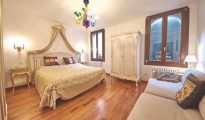 Dorsoduro apartment, Venice