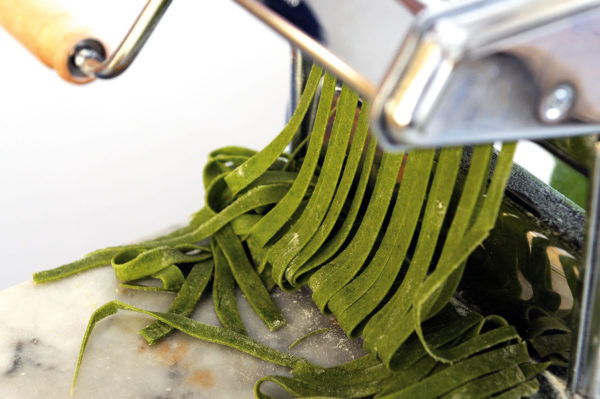 spinach tagliatelle in pasta maker