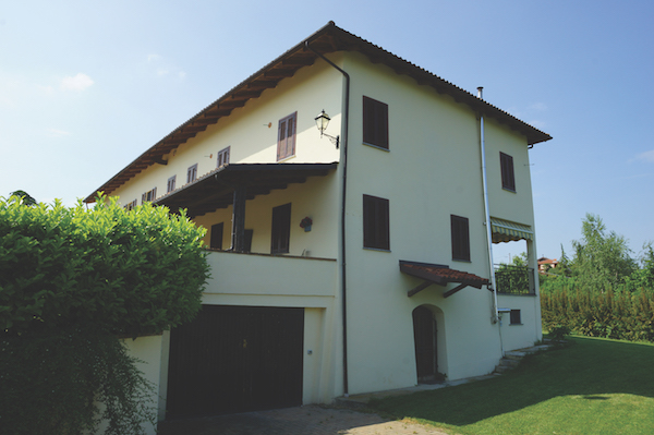 Agliano Terme farmhouse