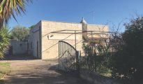 Trulli and lamie in Puglia