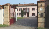 Mombercelli farmhouse