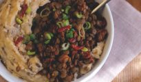 Mashed potatoes with spicy lentils