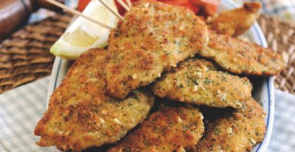 Chicken breast with a crust of parsley, pine nuts and Parmesan for picnic