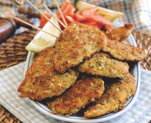 Chicken breast with a crust of parsley, pine nuts and Parmesan for picnic