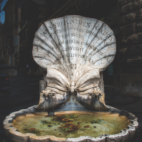 bees' fountain, rome