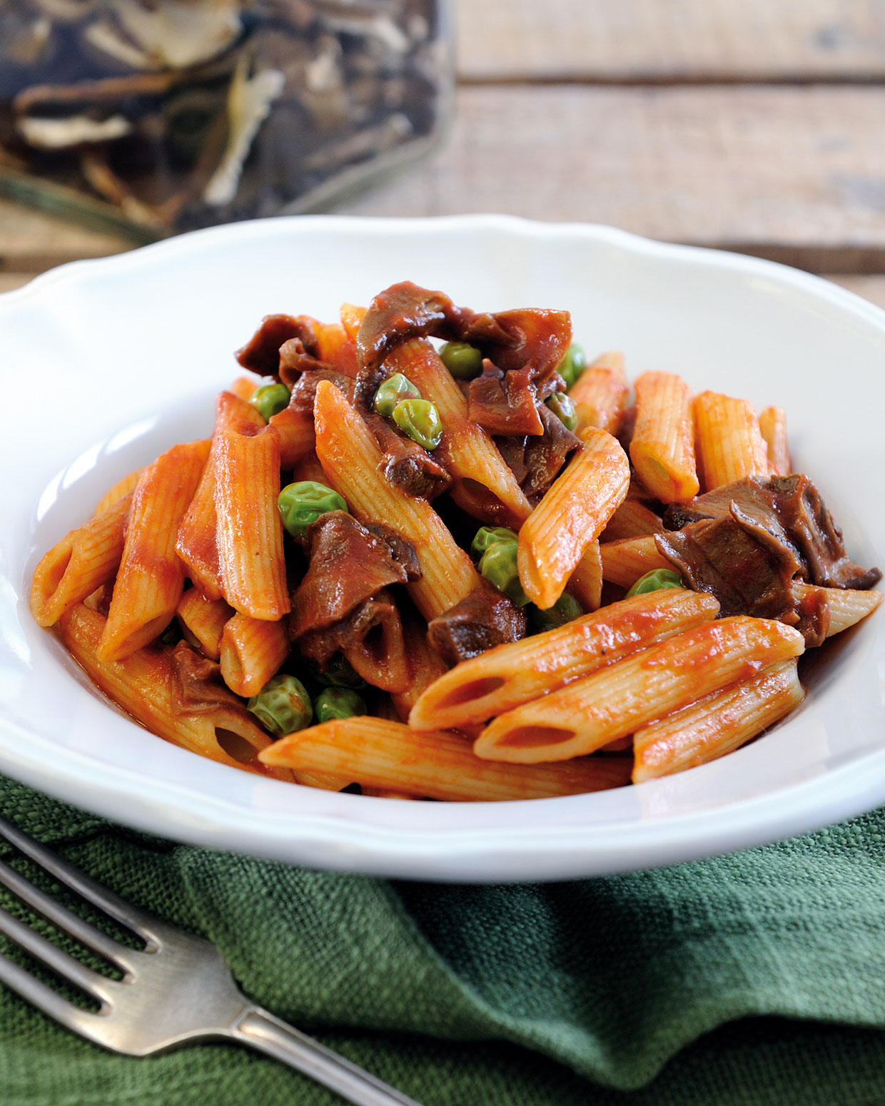 Penne with mushrooms and peas