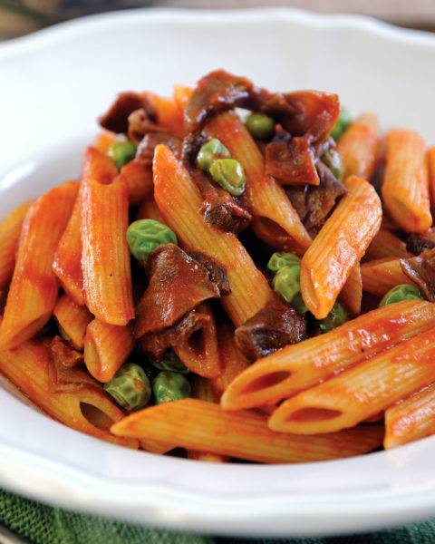 Penne with mushrooms and peas