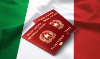 Italian citizenship, passports on Italian flag