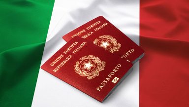 Italian citizenship, passports on Italian flag