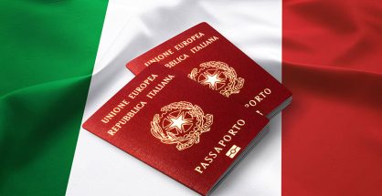 Italian citizenship, passports on Italian flag