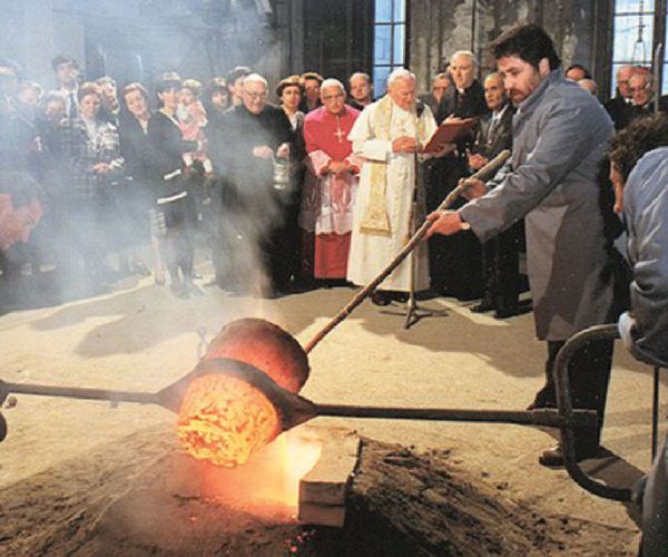 The Pope blesses a bell at the Marinelli Bell Foundry