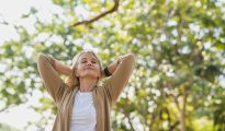 WOman walking in nature to let off steam - "Sfogarsi"