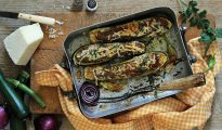 Stuffed baked courgettes