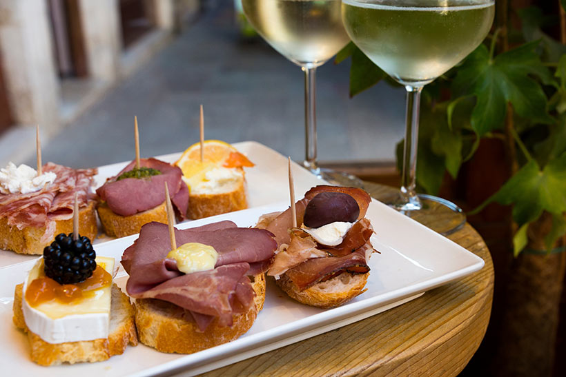 Bite-size snacks with wine glasses