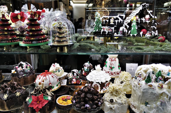 Christmas pastries and confections in Pasticceria Flego