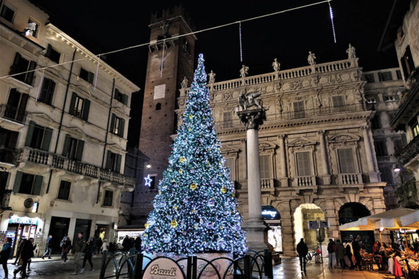 Christmas tree in Piazza Erbe
