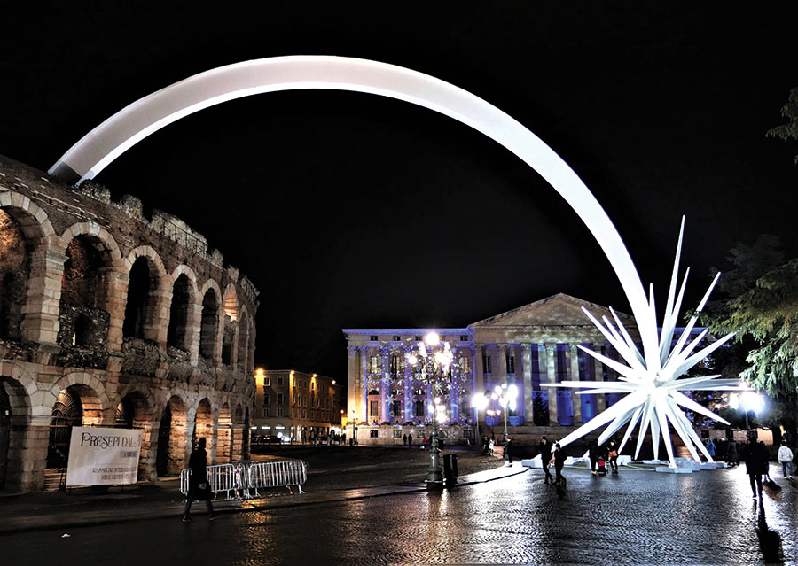 The Christmas star flies from the arena to piazza bra in verona