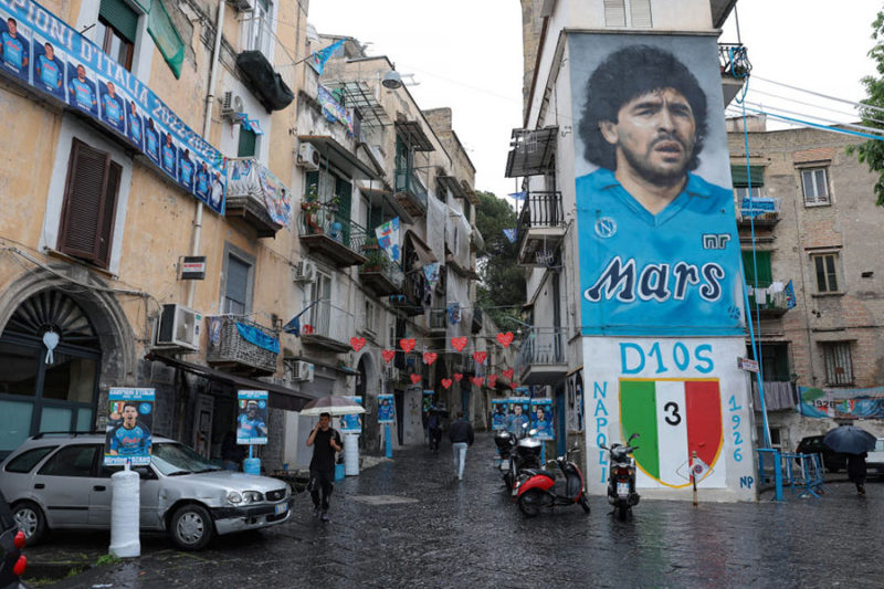 maradona mural