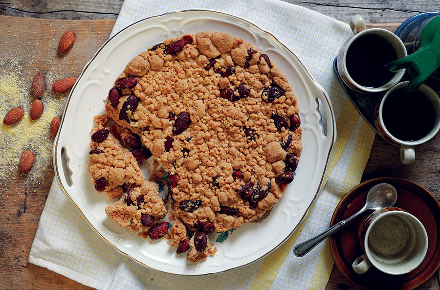 Almond crumble cake