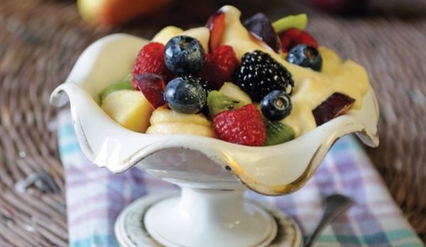 Fruit salad with cream