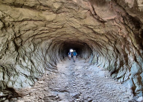 Galaria Ezia Cave