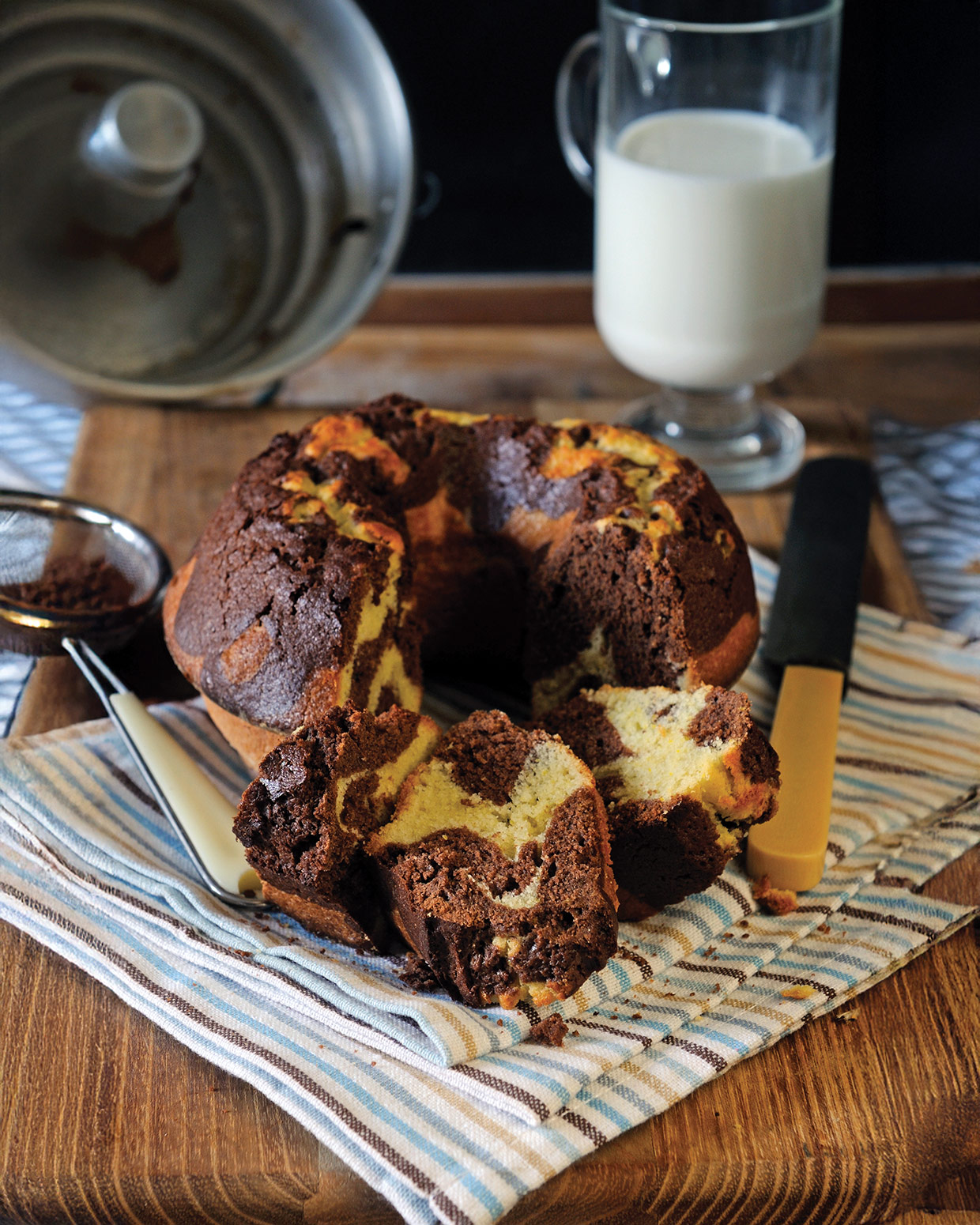 Chocolate and Vanilla Ciambella (Ring Cake)