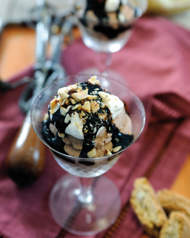 Chocolate cheesecake with cantucci biscuits