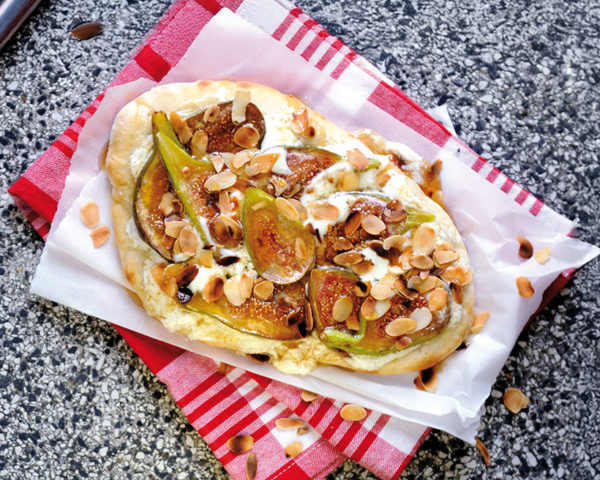 Fig, mascarpone and almond pizza